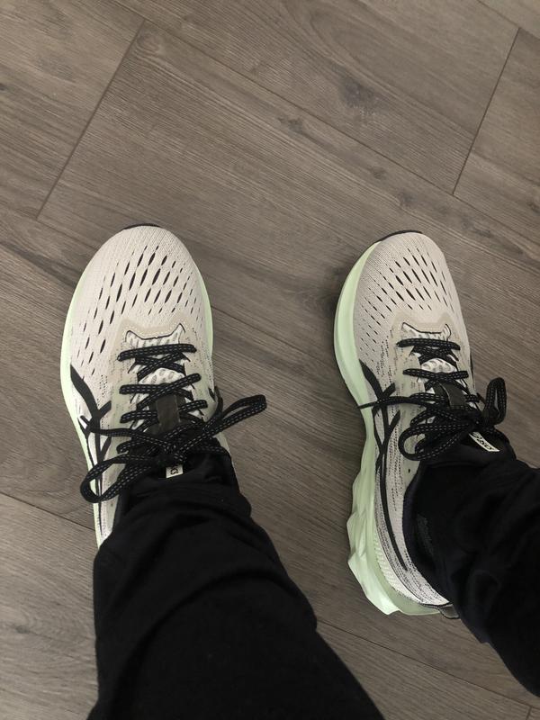 This colorway is fire.