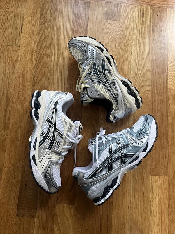 ASICS　GEL-KAYANO 14 Fxf-wKnaIAE6LDw.jpg