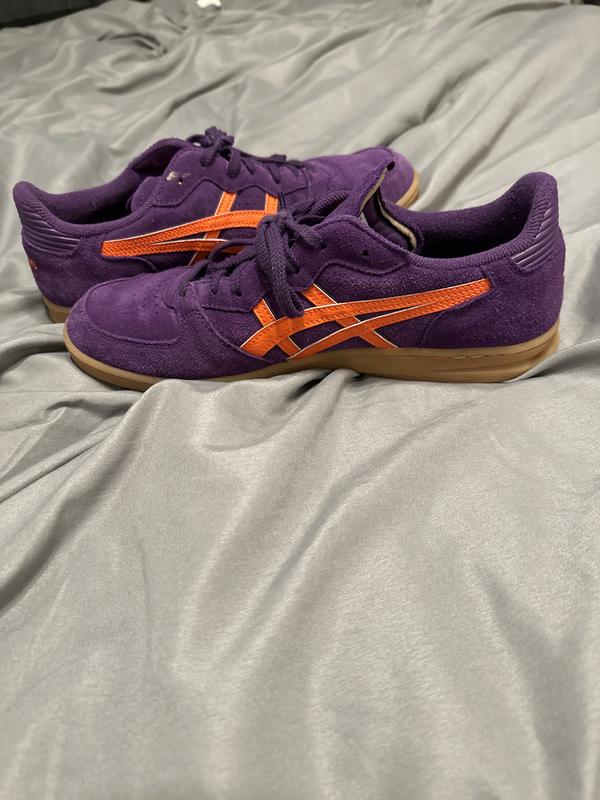 the stain is just mud from when i washed my car while wearing them i could get it off with some water easily