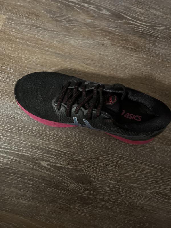 Shows slightly wider sole