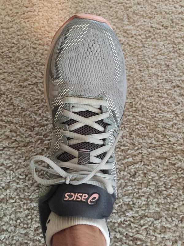 Shoes with the neutral shoelaces