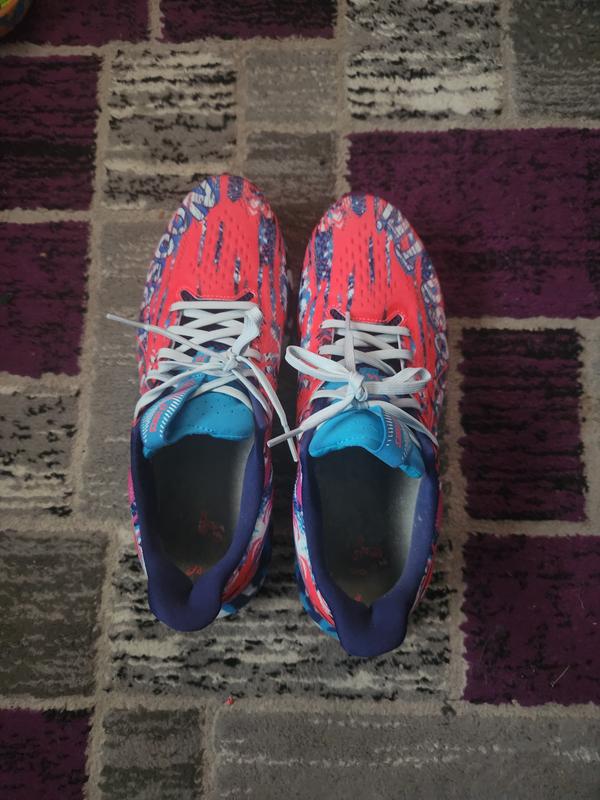 Same shoe. Different color.