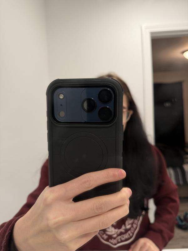I love this phone, the way it looks, feels and also the way it runs! This phone is really fast and I love the camera! The sound on this phone is awesome too when I play mobile games or pull up my playlist and listen to music as well!