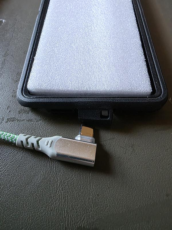 Side charging cables won't work with this cover
