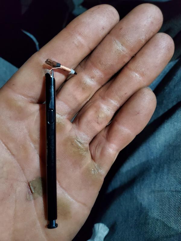 He received his new phone on Friday without removing the Spen. Spen dropped and looked liked this on Sunday. Unsure if it was damaged upon receipt.
