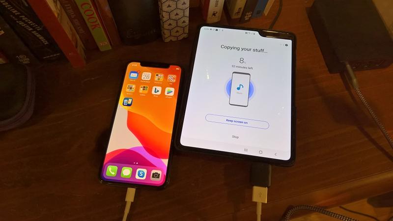 Left: iphone x, right: fold.