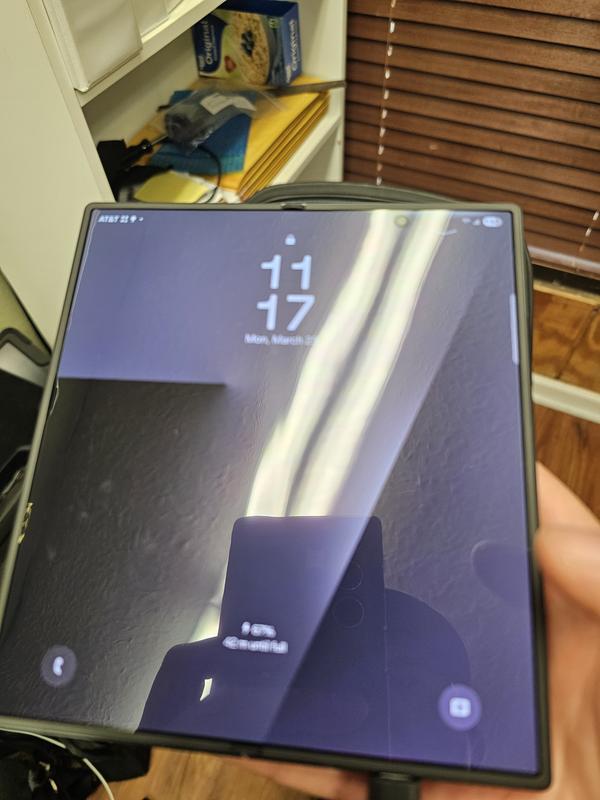 Beautiful inner display, crease isn't really noticable.