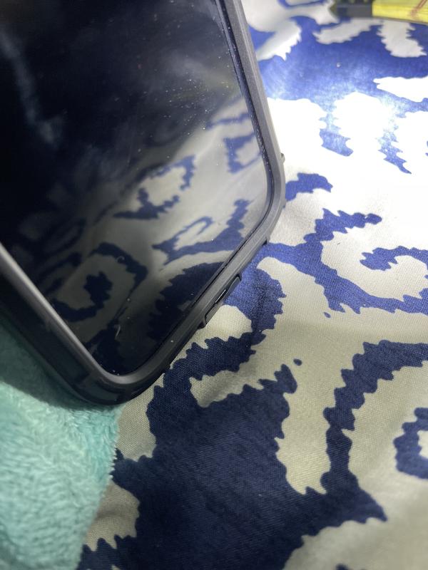 That tall lip/bezel... great for protecting, bad for functionality.
