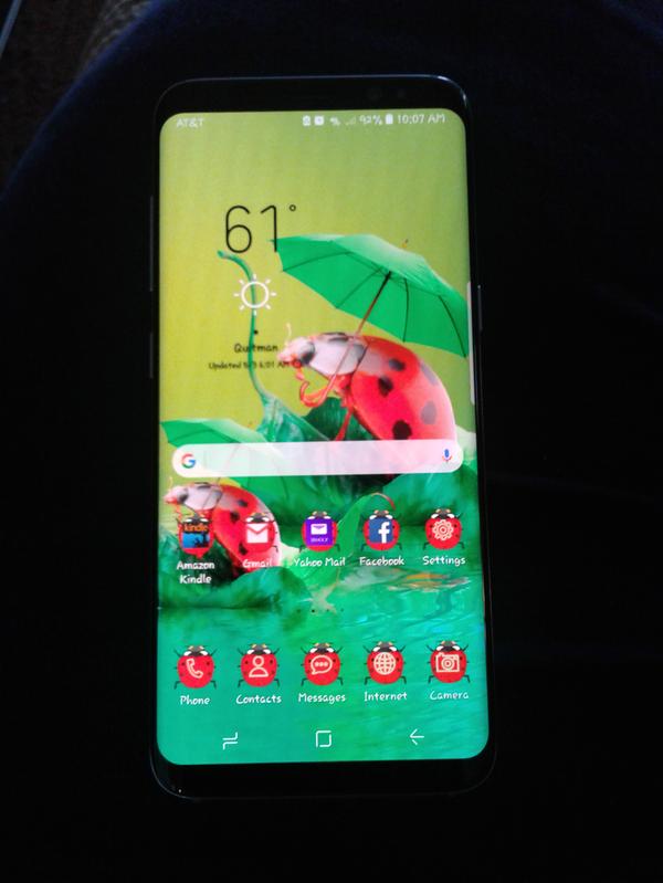 I love the wallpaper themes.