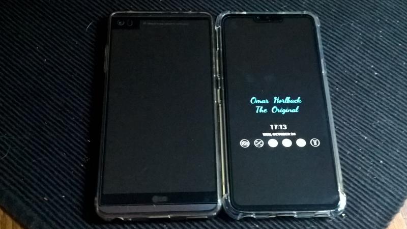 Always-on Displays of LG V20 (left) and LG V40 (right)