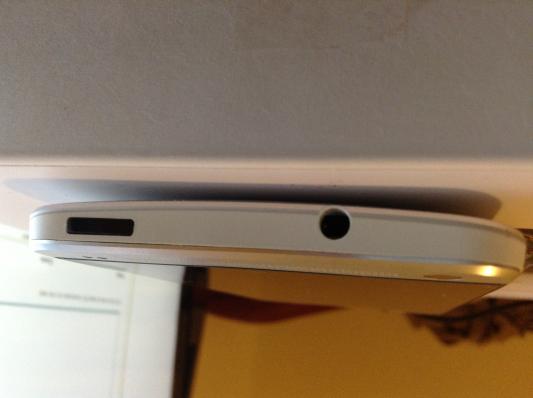 Gap between the speaker grill and plastic band