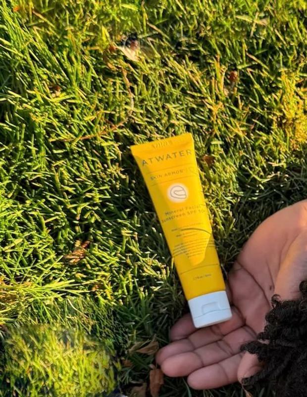 Customer photo for "Easy to apply and good scent. Not sticky."