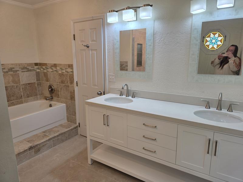 Ariel Vanity Carrara White Quartz Sidesplash