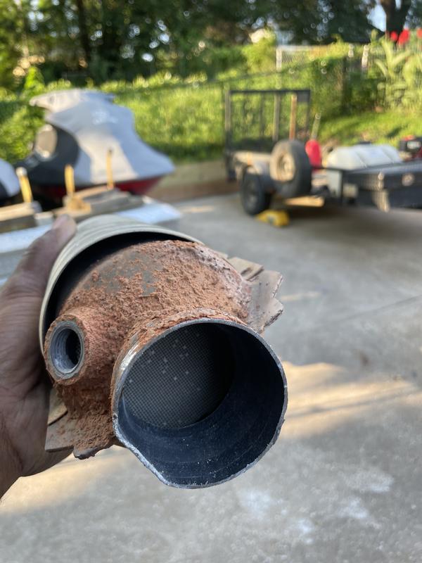 thumbnail image 2 of MagnaFlow OEM Grade Federal EPA Compliant Universal Catalytic Converter 51356 2 of 14