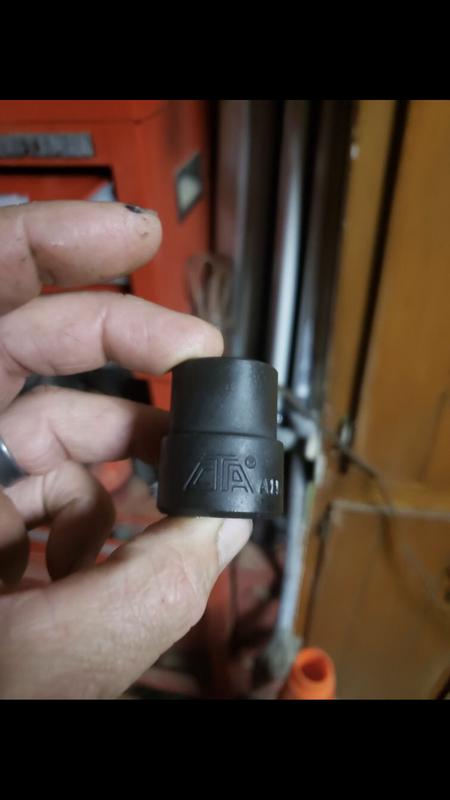 CTA 1in Emergency Lug Nut Remover