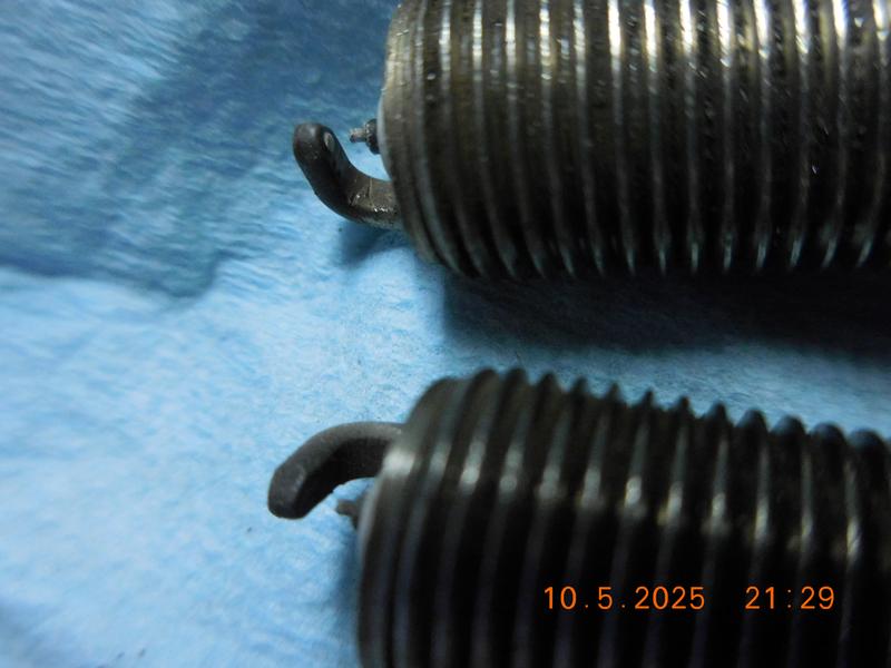 bottom plug is missing the platinum pad and the top plug still has it.