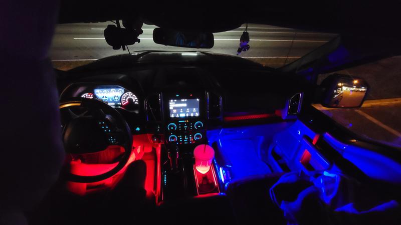 Luci A Led Per Auto 48RGB Accessori Per Auto, Controllo APP All'interno  Della Luce Dell'auto Con Porta USB, Luci Di Cambio Colore Di  Sincronizzazione