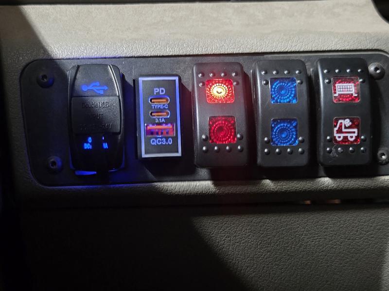 Cambridge 20 Amps 3 position Red and Blue Glow Rocker Switch