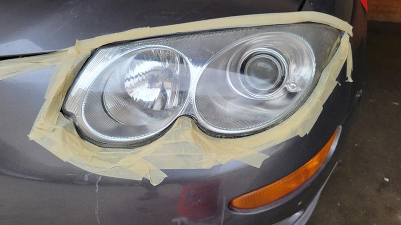 Headlight restoration on a 2013 Honda CRV using: Turtle Wax