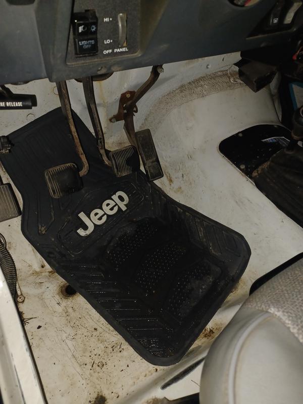 Lot 4 Tapis De Sol + Housse Siège Jeep – WeatherPro Caoutchouc Robuste & Housse 3 Pièces Logo Jeep Brodé – Protection Tout-Terrain Officielle