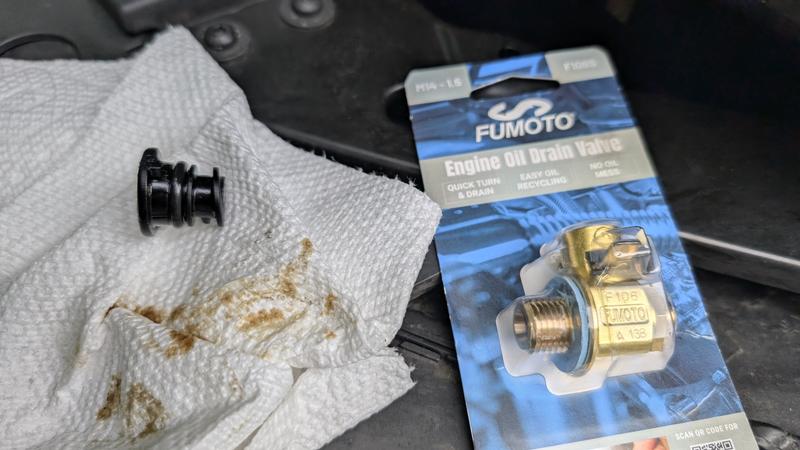 Shows a VW drain plug with 1 full rotation to tighten and the product which would tighten at 8 rotations.