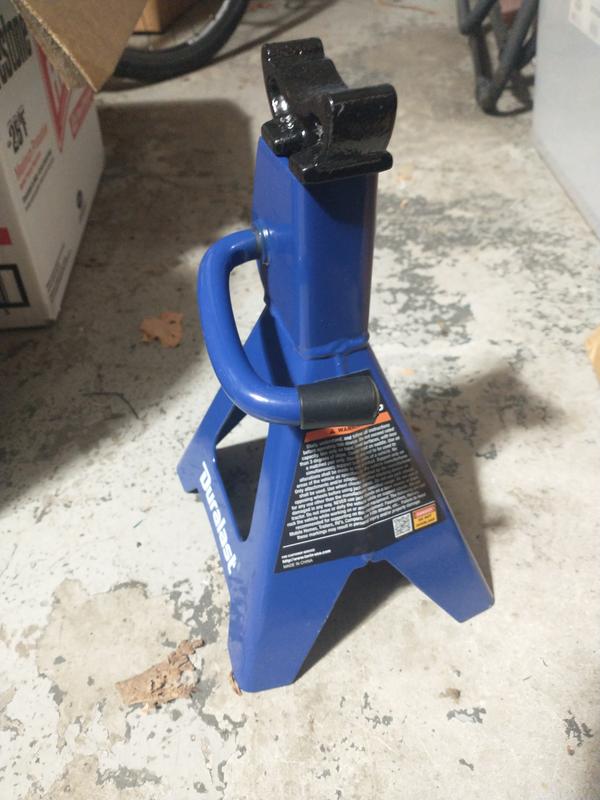 Base isn't square and feet should have more contact area with the ground