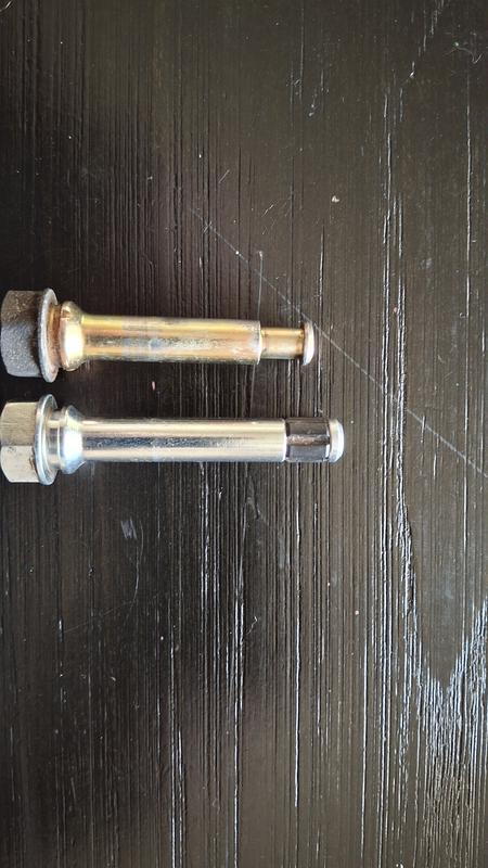 OEM on the left,  Duralast on the right.