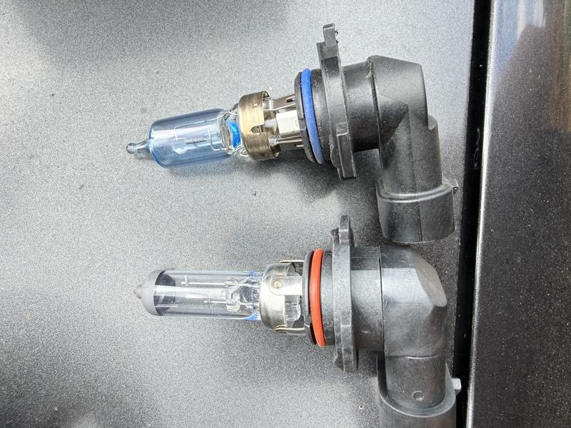 SilverStar zXe Gold Mini Bulb with Headlights 9005SZGOLD-2 | AutoZone