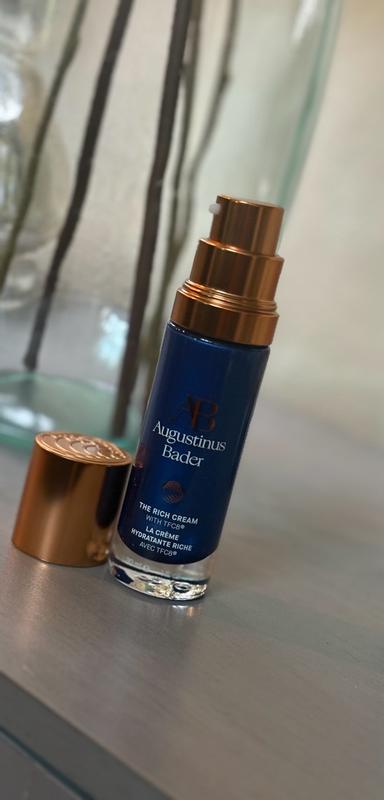 Customer carousel item 9.