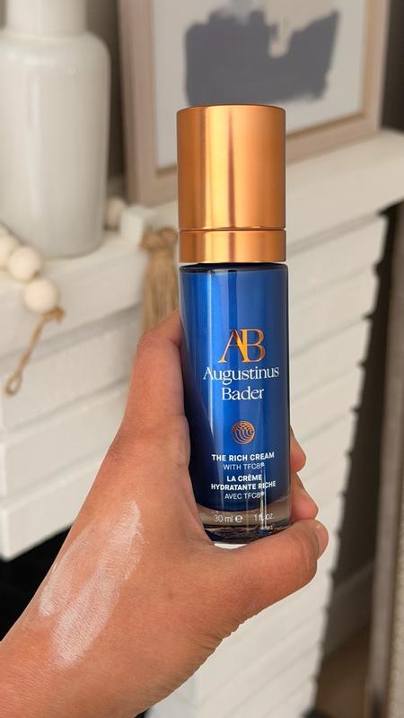 Customer carousel item 8.