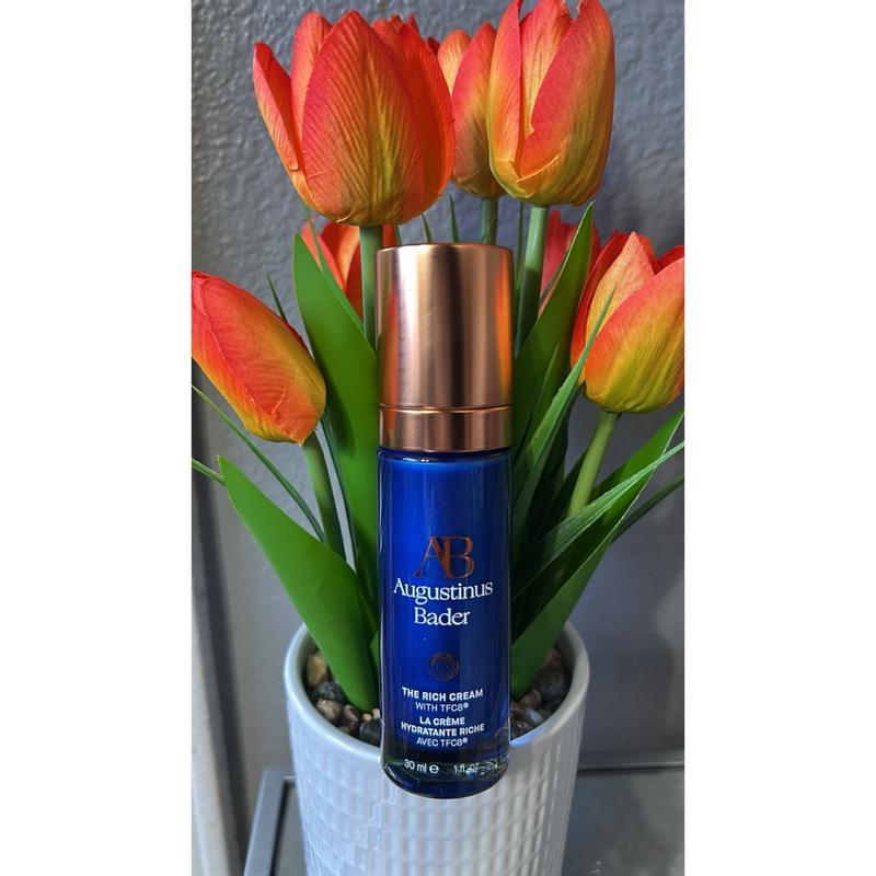 Customer carousel item 6.