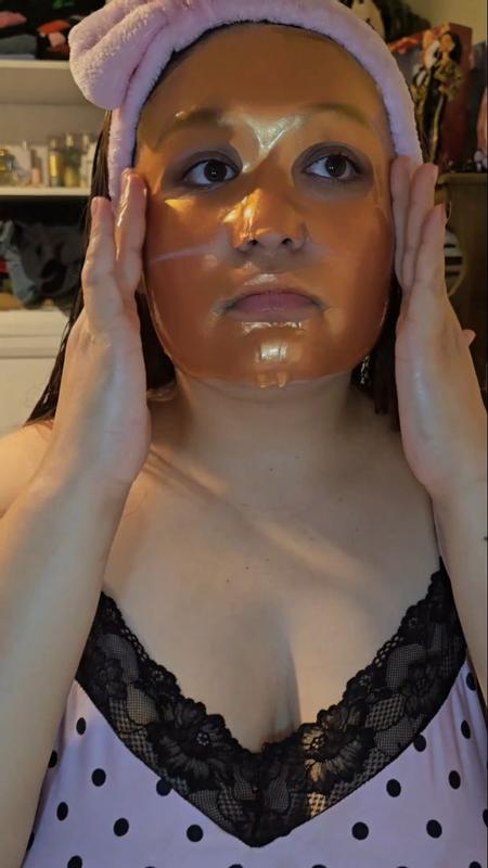 Customer photo for "It moisturize my face!"