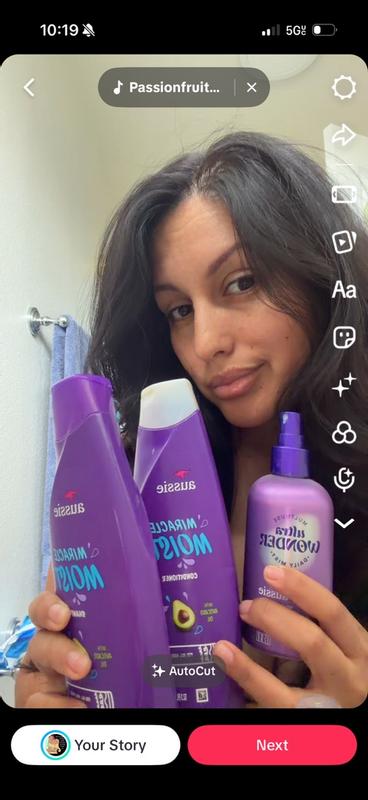 Miracle Moist Moisturizing Shampoo for Dry Hair | Aussie