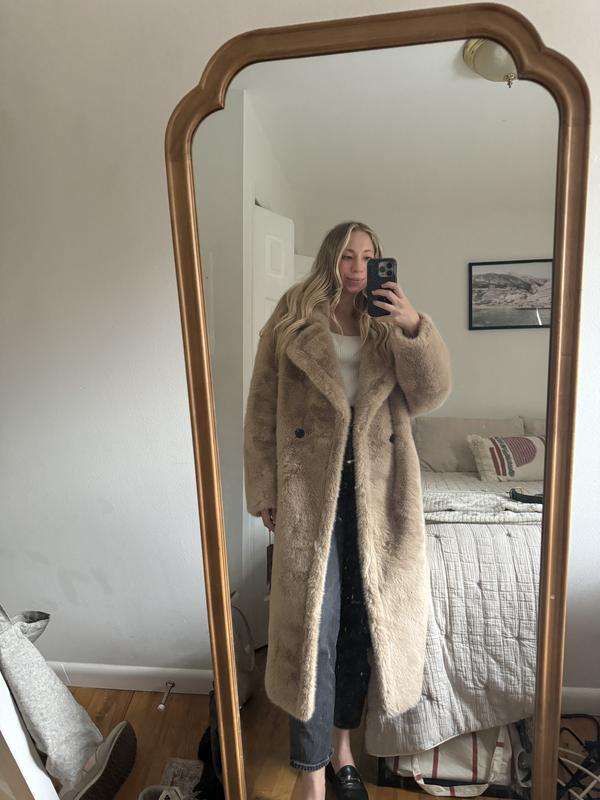 Women's Premium Long Faux Fur Coat Women's Premium Long Faux Fur Coat