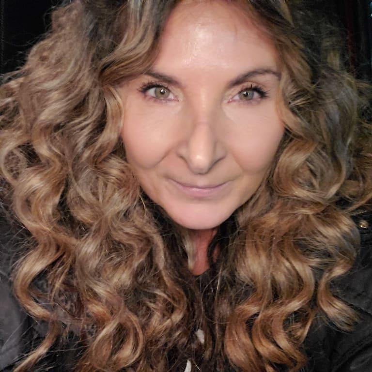 Customer photo for "Amazing for thick dry wavy hair"