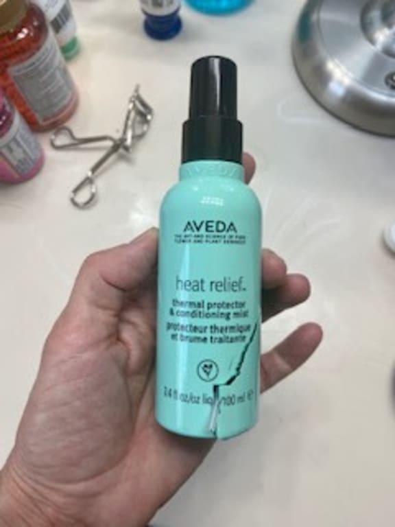Customer photo for "I think it works??? The bottle is junk"