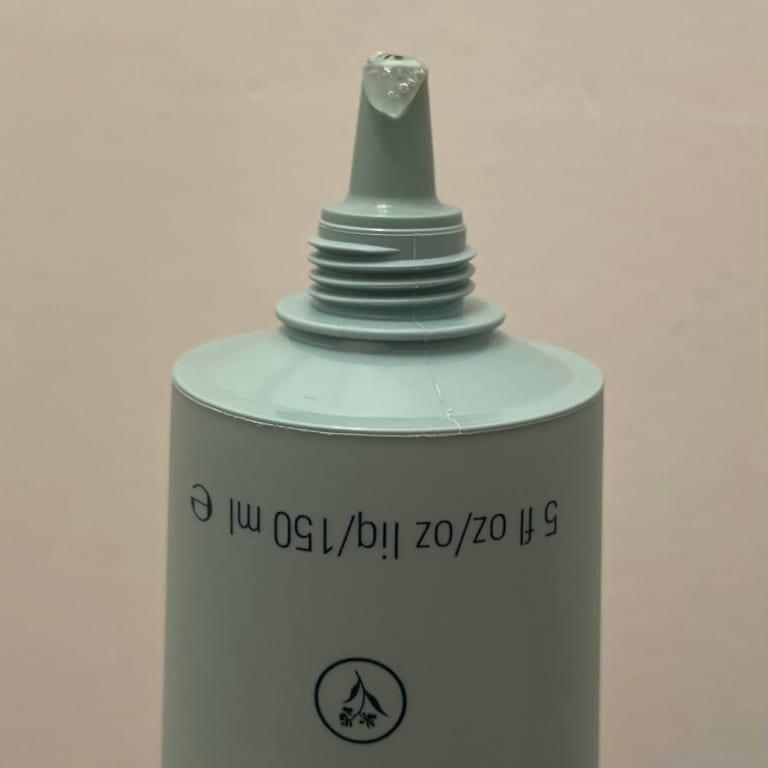Customer photo for "Gel exfoliant for a cleaner scalp"