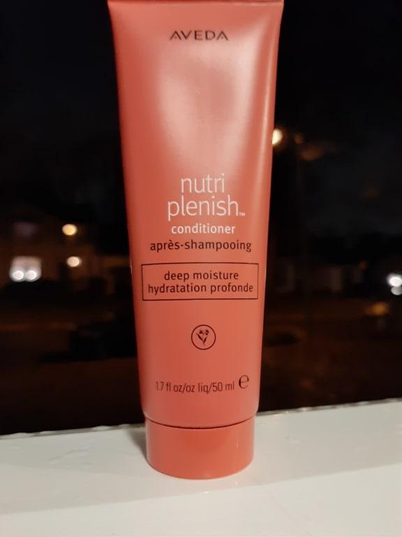 Customer photo for "I'd definitely buy this moisturizing conditioner"
