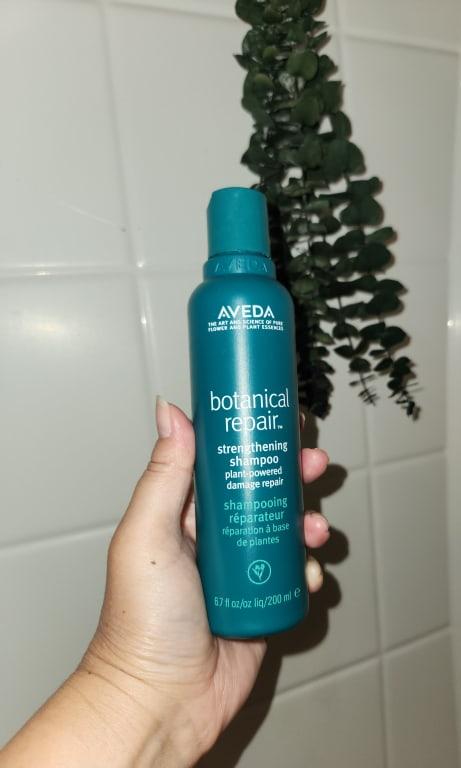 Customer photo for "Cleans well, herbal scent"