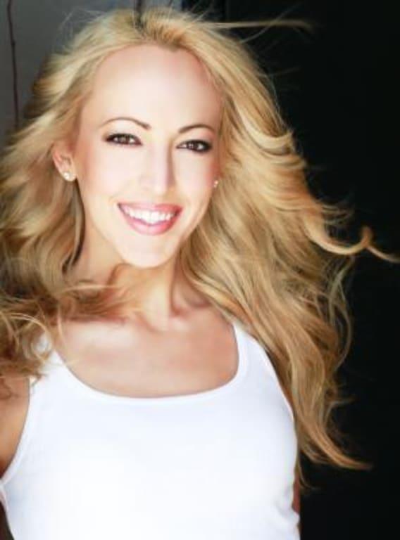 Customer photo for "I am no longer afraid of humidity. And the rainy day hair"