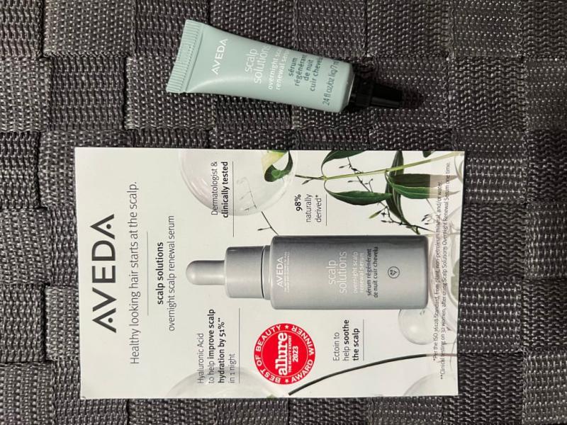 Customer photo for "Moisturizing and not oily"