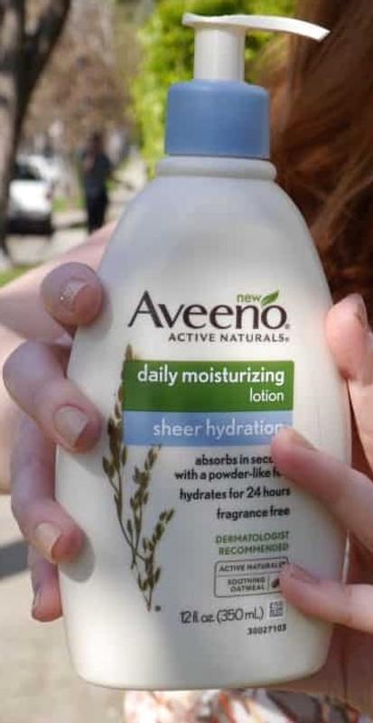 Daily Moisturizing Sheer Hydration Dry Skin Lotion | Aveeno®