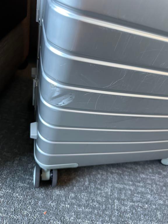 Customer photo for "Trashed after one flight - compete garbage"