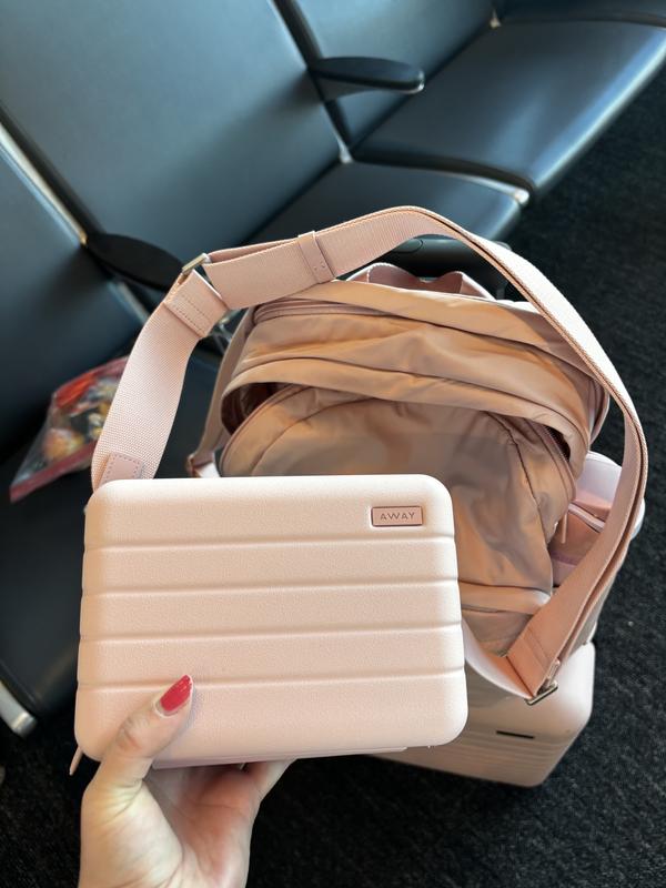 Customer photo for "Unique crossbody"