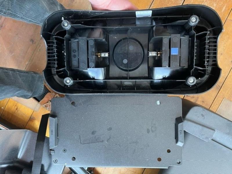 Dumbbell tray too big to screw into the stand flat part