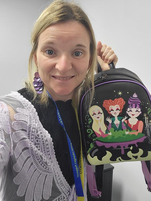 Disney Hocus Pocus The Sanderson Sisters Cauldron Mini  display picture 3