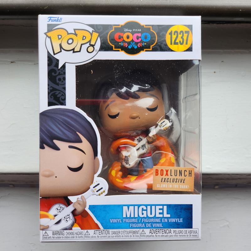 Funko, Disney/Pixar Coco Pop 303 Miguel Glow in The Dark Vinyl Figure Model  22448