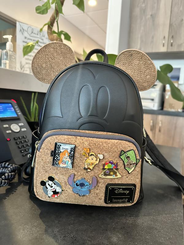 【Loungefly】Disney ミッキー コルク ピンボード バックパック Show Off Your Pin Collection With This Mickey Mouse Cork