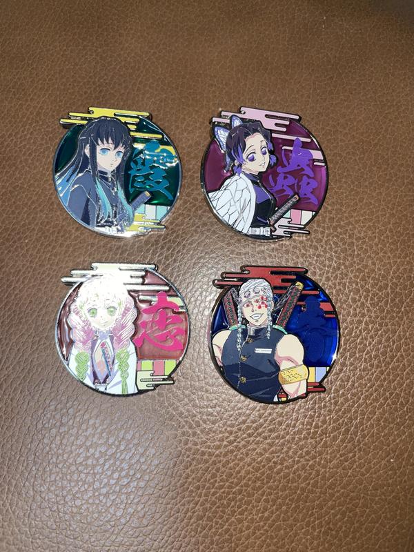 Pack De 4 Pins Demon Slayer – Officiel, En Alliage Zinc, Idée Cadeau Fan De Kimetsu No Yaiba