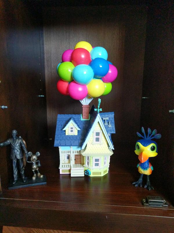  Funko POP Disney Pixar Up Kevin with Up House 05 Fall  Convention 2019 : Toys & Games